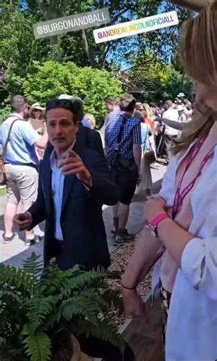 📸🚨NOUVELLE VIDÉO d'Andrew Lincoln et de sa femme, Gael Anderson, hier à Londres, au Royaume-Uni, au Chelsea Flower Show 2024 🌺 Via : Burgonandball sur Instagram #TheWalkingDead #TheOnesWhoLive | Fans de The Walking Dead FR