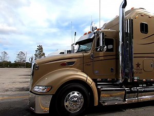55K views · 3.9K reactions | Super Cool, Peterbilt Truck with a huge sleeper 朗  #Truck #trucking #trucks #truckers #truckdriver #peterbilt #trucker | iTrucker | Facebook