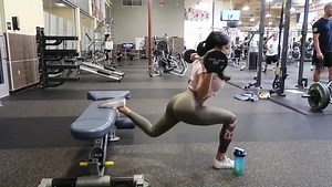 Booty Circuit 🔥 - Started today off with some stationary lunges, stationary squats & then added this little number in 😳 - 4 sets of bulgarian split squats then superset with some banded side steps. Talk about a killer burn..all I want for Christmas is a smaller waist and bigger booty 😝 | Narmin Assria