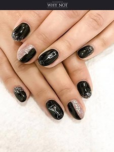 35 reactions | Seara de Revelion este o seara spectaculoasă și la fel trebuie să fii și tu! Dacă nu ai ales încă manichiura care îți va completa ținuta, te ajutăm noi cu câteva sugestii în culori festive, cu mult gliter, decoruri sau aplicații metalice. 朗✨ #SaloaneleWhyNot #pasiunepentrufrumusete #fancynails | Saloanele WHY NOT | Facebook