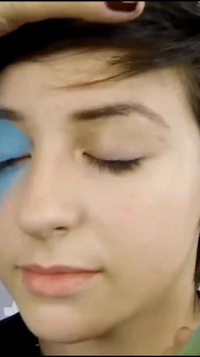 Quick and easy butterfly face paint ! Artist: Pam Trent on FABAtv.com #facepaint #fabatv #sillyfarm #butterflyfacepaint | FabaTV