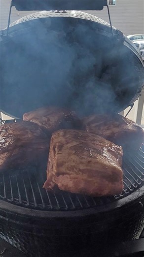 What are you having for dinner? Whatever Al was smoking on our Big Green Egg!!! Might we suggest the Pulled Pork Pizza. Or the Pulled Pork Sandwich! Or Nachos. Yum! #TWBC #smallbatchbeer #scratchmadefood #wehavebeertoo #getinmybelly | The Washington Brewing Company