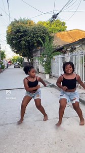 17K views · 489 reactions | Vigorous dance moves, keep radiating move positive energy through your talent. 殺 | Beatwind | Facebook