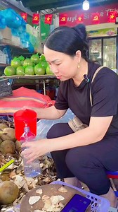 28K views · 128 reactions | Trời nắng nóng e chạy cho mn nước dừa xiêm #55k/2 chai nước dừa cam kết nguyên chất 100% . Mời mn #55k #nuocdua #nguyetsunsoc | Nguyệt Sun Soc | Facebook