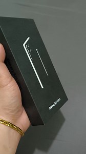 Samsung S25 Ultra Titanium JetBlack - Limited Edition Color. The Display and feel really improves from its predecessor. Thank you for trusting and Thank you for allowing me to film this wonderful piece of technology. #julianjuleschico #fypシviralシ2025 #fypchallenge #Samsung #s25Ultra # | Julian Jules Chico