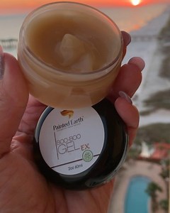 Boo Boo Gel Ex 💥 The search is over! There is nothing else like this famous miracle gel! Spot treat your acne for overnight relief or use it as an all over Masque to shrink pores! Bonus it’s anti-aging benefits with Turmeric and Mellisa EO and Aloe soothe and give your skin the nutrients and glow you have been searching for while Arnica and Colloidal Silver relieve inflammation and eliminate active acne! This miracle gel will quickly become your go-to-can’t-live-without skin care secret! . . #p