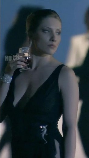 A man and a woman met at a cocktail party.Monamour (2005).#beauty #moviescenes #movieshorts