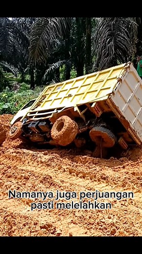 346K views · 1.5K reactions | Perjuangan truksawit menuju PKS #truk #truksawit #trukcanter #trukriau #trukindonesia #traktor #pejuangrupiah #reels #fypviral | Muhamad Imam Subkhi | Facebook