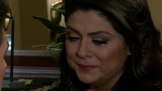 #Série #Triomphedelamour La série 🤩🤩 "Le Triomphe de l'amour" continue sur votre écran sur Novela F DTT63/DTH617 chaque jour du lundi au vendredi à 22h00. Episode 33-34 BERNARDA DIT À MAX QU'IL EST TEMPS QU'ILS OUVRENT TOUS LES YEUX CONCERNANT VICTORIA; QU'ELLE LES TROMPE DEPUIS DES ANNÉES ET QU'ELLE (BERNARDA) SAIT BEAUCOUP DE CHOSES INTÉRESSANTES SUR VICTORIA. MAX DEMANDE À SA MÈRE DE LUI DIRE QUI EST CETTE FEMME QUI LES CONNAIT SI BIEN QUAND MAX VOIT BERNARDA, IL LUI DIT QU'IL L'AVAIT DÉJÀ 