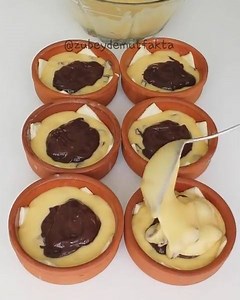 42K views · 18 reactions | Güveçte Milföylü Vişneli Kek <3 Tarif için tıklayın : https://www.denenmistarifler.net/tarif/guvecte-milfoylu-visneli-kek-tarifi/ Tarif sahibi: https://www.instagram.com/zubeydemutfakta/ | Denenmiş Tarifler | Facebook