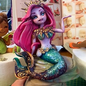 DIY mermaid cake topper - perfect for an ocean-themed cake! 🌊🧜‍♀️ | MetDaan Cakes