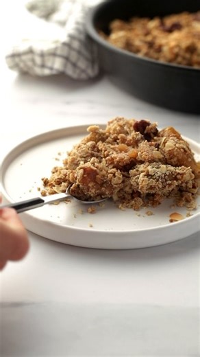 1.1K views · 3 comments | Sundays call for a homemade apple crumble 不 Baked in our Tefal Ingenio pans, this treat seamlessly transitions from oven to table to stovetop and even the fridge for scrumptious next-day leftovers. And oh, by the way, they also make fantastic Christmas gifts!  #Ingenio #foodcooking #recipeinspo #foodie #homemade #TefalUK #TrustTefal #TefalUK #trending #cookinginspo #recipes #christmasinspo | Tefal | Facebook