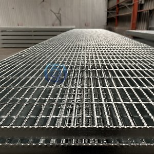 [Hot Item] Anti-Slip Welded Stainless Steel Grid Decking Hot DIP Galvanized Serrated Metal Bar Grating for Drainage Solutions Flooring Platform Decks Stair Tread