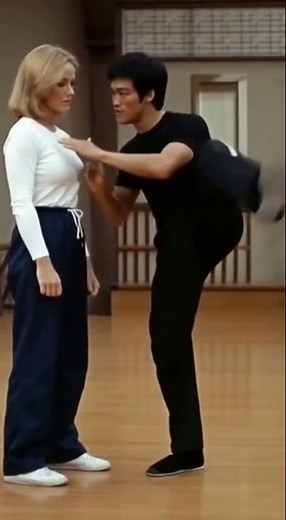 Bruce Lee teaching to Marilyn Lange #kungfu #master