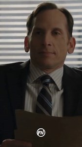 Em Billions, todos estão em silêncio. Chuck Rhoades, Charles Rhoades, Ira Schirmer… e Bobby Axelrod com toda a Axe Capital. Olhos fixos na tela. Esperando a abertura do mercado. Não é sobre sorte. É sobre posição, timing e convicção. Esse é o momento em que tudo que foi planejado encontra a realidade do preço. No mercado, quem se prepara assiste com confiança. Quem improvisa assiste com medo. 🔒 Junte-se à Sala VIP👇 • Operações de longo prazo mais filtradas • Contexto claro antes das entradas •