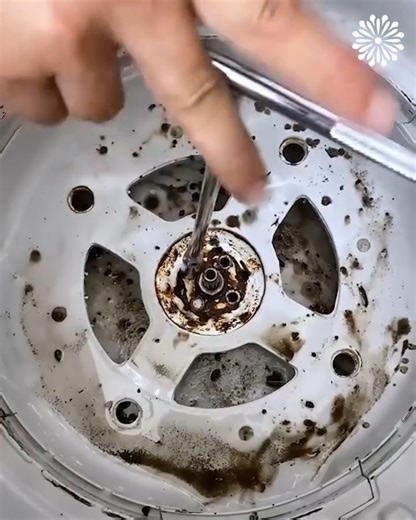 Cleaning a dirty washing machine 💦 | Things Easier