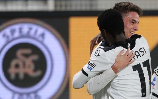 Colpo salvezza dello Spezia: 2-1 al Cagliari e  7