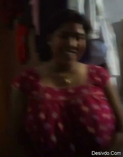 Curvy Desi aunt with huge boobs gets naughty aunty videos