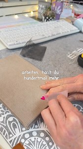 Ich mach nicht das was alle machen, ich positioniere nicht wie andere, ich schneide mit der Schere und mach es mir leichter, ich bin... frei Schnautze. Davon möchte ich euch ein bisschen mitgeben. Keiner von uns hat die Kohle jeden Tag neues zu kaufen, seien es Dateien oder Rohlinge, daher hilft manchmal ein anderer Blickwinkel und das Motiv sieht ganz anders aus, das Glas das ihr sonst nicht angeschaut hättet ist mit ein paar kniffen ein Hingucker, lasst euch gern ein bisschen von mir anstecken