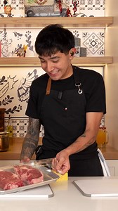 Omar Chaparro cocinando montados | Chef en proceso