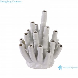 [Hot Item] Irregular White Porcelain Flower Vase Ceramic Coral Decorative Tulip Vase Statue