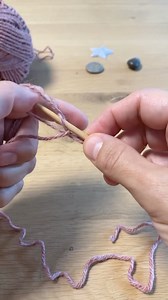 54K views · 79 reactions | Back to basics: The Long-Tail Cast On I prefer to start without a slip knot and to use a slightly larger needle for the cast on than the ones I will be knitting with. #knitting | Annaplexis | Facebook