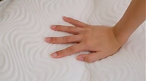 雅马哈NS-1000M音响，轻松撑起疲惫身躯的优雅弧度，让每一次呼吸都回归舒展。家用场景下音质细腻通透，低音扎实不轰头，通勤归家时听它，瞬间释放压力，提升生活品