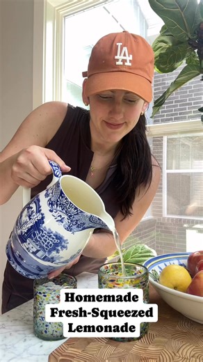 5.8K views · 18 reactions | When life gives you lemons, you know what to do! This per bbl fectly sweet Homemade Lemonade recipe uses fresh lemons for that classic tartness that’ll have cups flying off the lemonade stand!  Grab the recipe link in the comments! #foodblogger #foodstagram #easyrecipes #blogger #lemonaderecipe #lemons #drinkrecipe #homemadelemonade #summerdrinks #drinkideas | The Cookie Rookie | Facebook