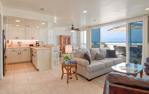 Villa Rentals: 6602 A W. Oceanfront in Newport Beach