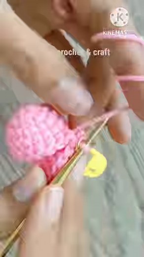 💗 Crochet Heart Keychain 👇 Full video tutorial on YouTube Chapa crochet & craft #fbreels #reels #crochetheart #crochetkeychain #gonkuicrochet | Gonkui Crochet & Chapa crochet craft