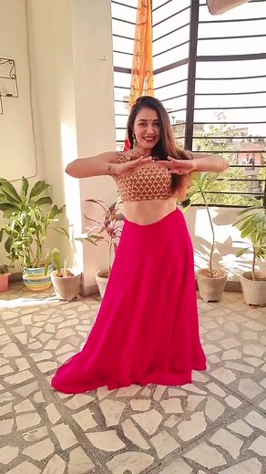 Daryaa ❤ . Remix or Try this reel and tag us . Choreography - @deepthipshetty @tarantismo.in . This beautiful voice @deveshisahgal ❤❤ . . #tarantismoreels #reels #beautiful #indian #dance #bollywood #reelsindia #indianfusion #reelsinstagram #reelkarofeelkaro #exploretocreate | Tarantismo Creative Dance Company