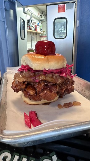 Rosemarie’s is now open in San Diego’s Mission Beach, offering a menu of delicious gourmet sliders, fries and dessert fritters, as well as beer, mimosas and other beverages. Check them out! | SanDiegoVille.com