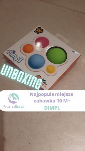 💥UNBOXING 👉DIMPL Fat Brain Toys👈 Ta zabawka podbija serca dzieci na całym świecie! 🧡❤💚💙 Nic dziwnego, że zdobywa także uznanie na konkursach: 🏅wyróżnienie w konkursie Zabawki Roku 2019 portalu Zabawkowicz 🎖nominowanie do zabawki roku 2018 przez Amerykańskie Stowarzyszenie Sprzedawców Zabawek ASTRA Jako wieloletni terapeuta integracji sensorycznej, który na co dzień zajmuje się pracą z dziećmi, śmiało mogę potwierdzić, że zabawki Fat Brain Toys bardzo dobrze sprawdzają się w zarówno w cod