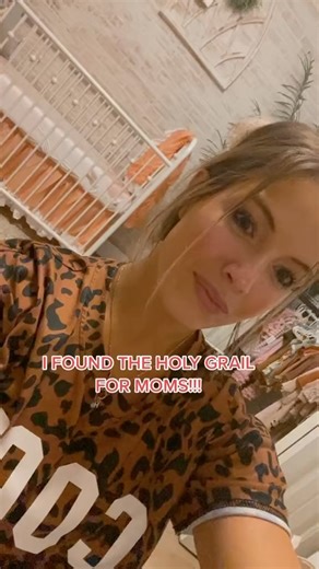 We agree with @theratcliffs_ , the Caroline bag is the “Holy Grail” for women everywhere! Currently 25% off and comes with a FREE set of packing cases ($60.00 retail ) Watch to the end and see how @theratcliffs_ unpacks her old diaper bag and packs her be Caroline! How often do you change up your bags? | Lily Jade