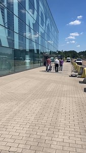 Nouveau spot au Terminal! Cet été, le p’tit café vous sert cet été salades, sandwichs, des cafés, un petit sucré. Parfait pour une pause rapide ou avant vote vol ✈️ #liegeairport #food #voyages | Liege Airport