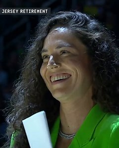 42K views · 2.4K reactions | Megan Rapinoe gives Sue Bird her flowers  | espnW | Facebook