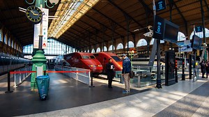 Tàu cao tốc tại Gare du Nord Paris