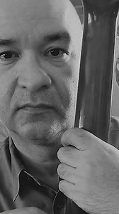 "Se eu não te amasse tanto assim Talvez não visse flores Por onde eu...