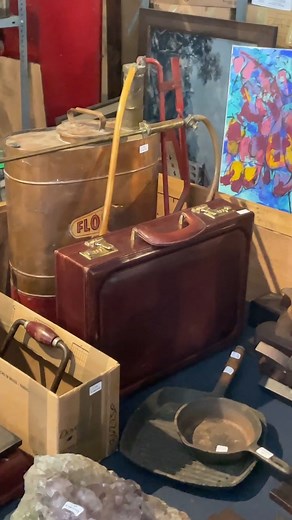 Nuestros viernes de vintage ya son un clásico. Te esperamos hoy a las 20 hs online. ¡Vos también podes ser parte de este gran clásico de viernes! www.subastascastells.com #VdeVintage #VdeViernes | Castells