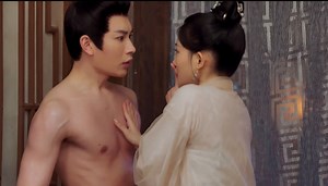 111K views · 2.7K reactions | Cinderella was being chased and hid in the prince's bathroom 灰姑娘被人追杀，躲进了王爷的浴室 #ChineseDrama #yuyilei #yanzixian #chengyi #jujingyi #bailu #zhaolusi #yushuxin #wanghedi #hotdrama #cici撩剧 #相思蛊 | Cici撩剧 | Facebook