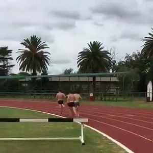 Sonntägliches Tempolaufprogramm mit den Jungs. Letzter Lauf, letzte Runde. 😜💪🙌 🔔 Pascal Bucher - Sportphysiotherapeut und Marathonläufer ___ #NeverDone #WasistWochenende | Philipp Pflieger