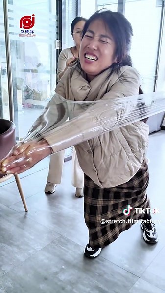 Stretch film performance test#stretchfilm#excellentpackagingsolutions#manufacturing#handfilm#packingfilm#colorstretchfilm#tiktok#ministretchfilm#palletwrapfilm