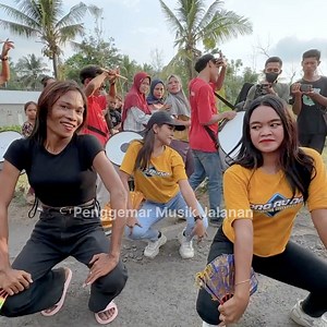 130K views · 2.5K reactions | Dancer Dadakan Bikin Heboh Dangdut Jalanan Irama Dopang | Penggemar Musik Jalanan | Facebook