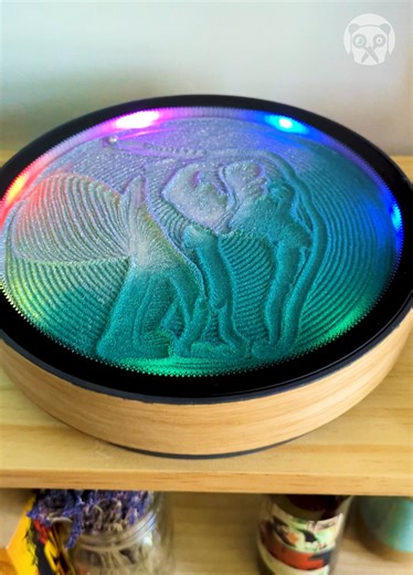 Mesmerizing kinetic art canvas | Girly Panda