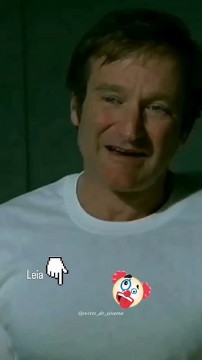 🎬 “Patch Adams – O Amor é Contagioso” (1998) 📽️ Direção: Tom Shadyac 🎭 Protagonizado por Robin Williams ✨ Este filme é muito mais do que uma comédia dramática — é uma verdadeira lição de humanidade e empatia. Na visão terapêutica, Patch Adams mostra-nos que o riso, o afeto e a escuta são tão importantes quanto qualquer remédio. 🌈 Patch acredita que tratar um doente não é apenas curar a doença, mas cuidar da pessoa por inteiro — corpo, mente e coração. 💖 É um lembrete poderoso para profissio