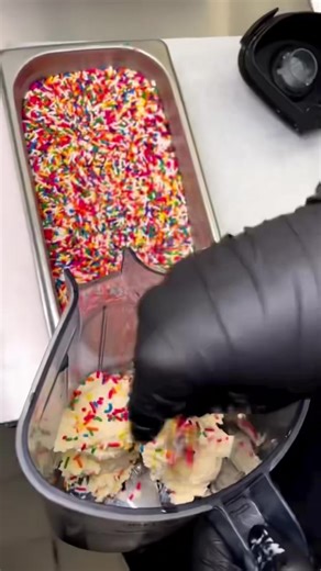 A look into how we create our Princess Make a Wish Milkshake! 🧁👸 The perfect sweet treat for any occasion! Be sure the click the link in our bio to make a reservation 🍭 🎥: @foodyfetish | Sugar Factory