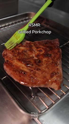 เสียงย่างบนกระทะ เสียงมีดตัดเนื้อ คือความสุขของคนรักสเต็ก 🤍 สเต็กหมู Pork Chop อร่อยแบบไม่ต้องพูดเยอะ 📍Central Pinklao ชั้น 2 Zone Eats & Treats 🗓️Open Daily: 10.00 - 22.00 📞095-6636645 #muumuumama #bringyoutothemuu #มูมู่มาม่า #สเต็กหมู #asmr