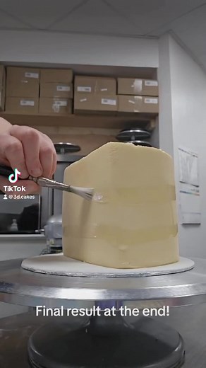 Cartoon cake slice behind the scenes. If you want this cake phone up the number in our bio! Follow for more behind the scenes of our marvelous creations #caketok #birthdaycake #cutecake | 3D Cakes