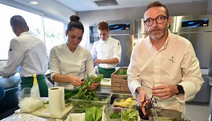 Lo chef francese che ha restituito le stelle Michelin le ha comunque ricevute quest'anno