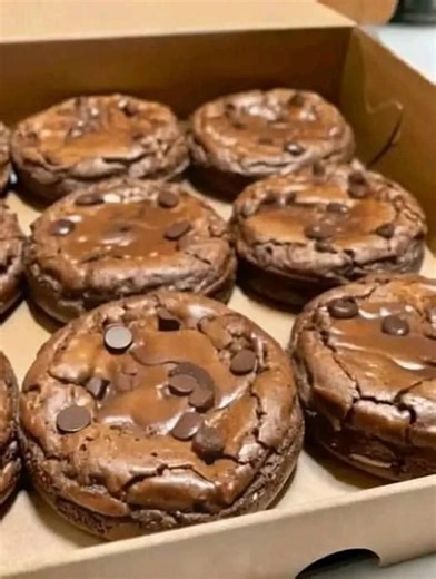 11K views · 19 reactions | Brownie Mix Cookies Ingredients 1 box of brownie mix (18–20 oz) ½ cup all-purpose flour ⅓ cup vegetable oil 2 large eggs ½ cup chocolate chips | Mama's Cooking Recipes | Facebook